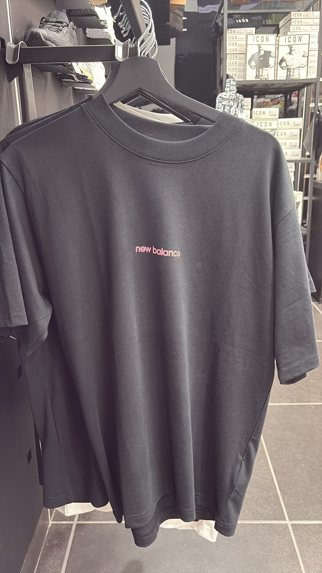 T-SHIRT NEW BALANCE BLACK AND PINK