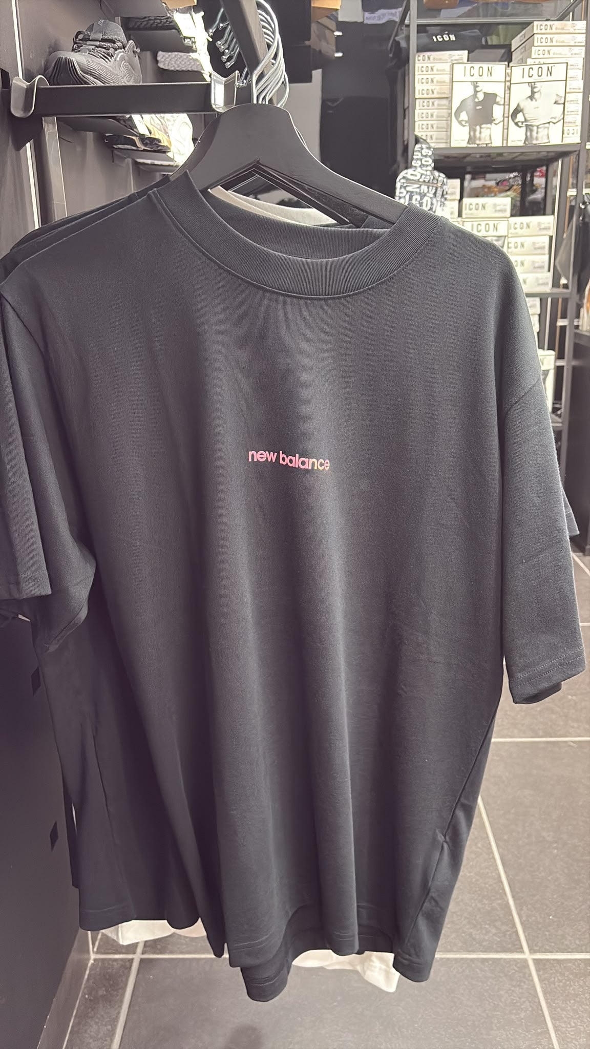 T-SHIRT NEW BALANCE BLACK AND PINK
