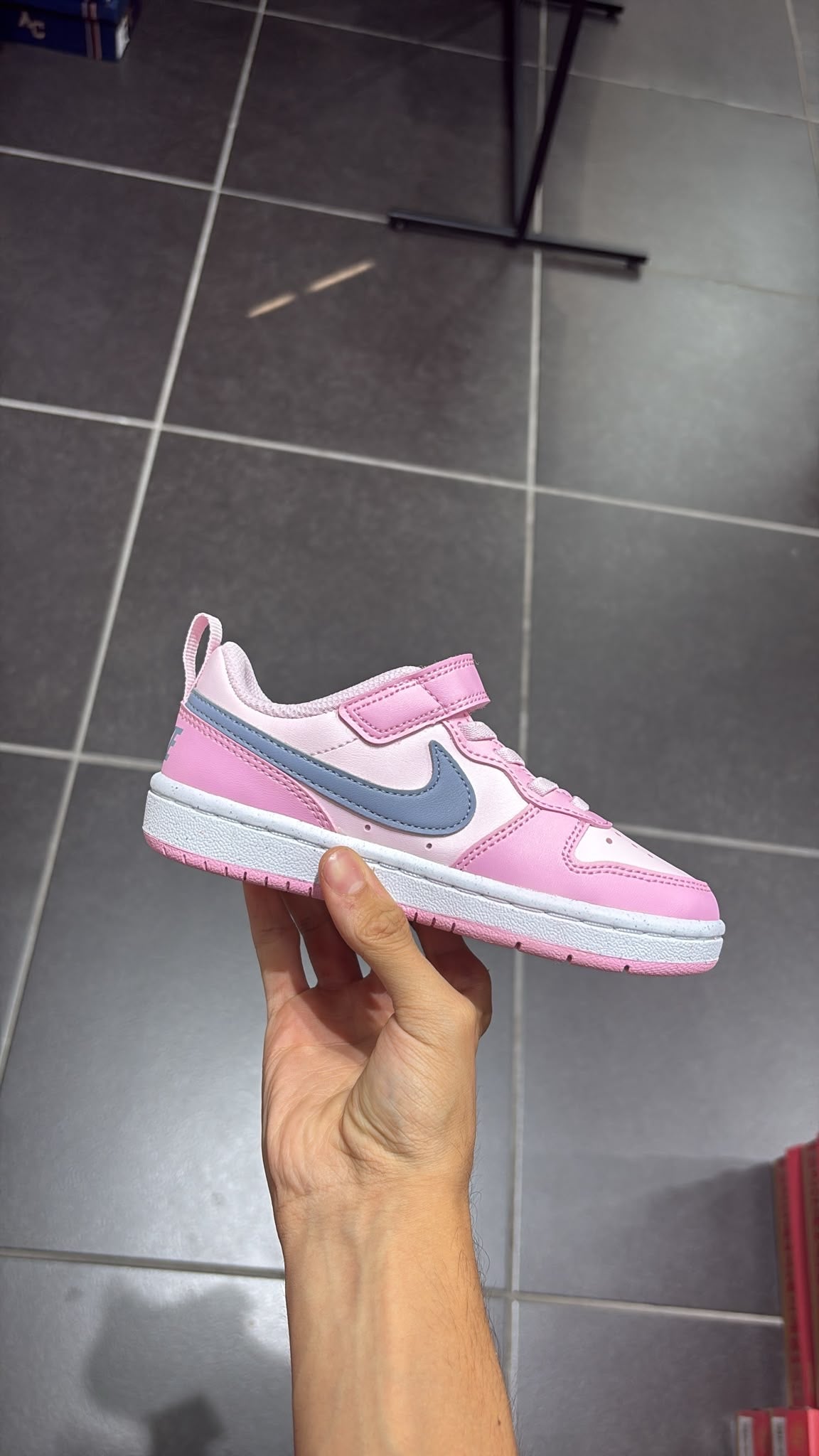 NIKE PINK FOAM KIDS