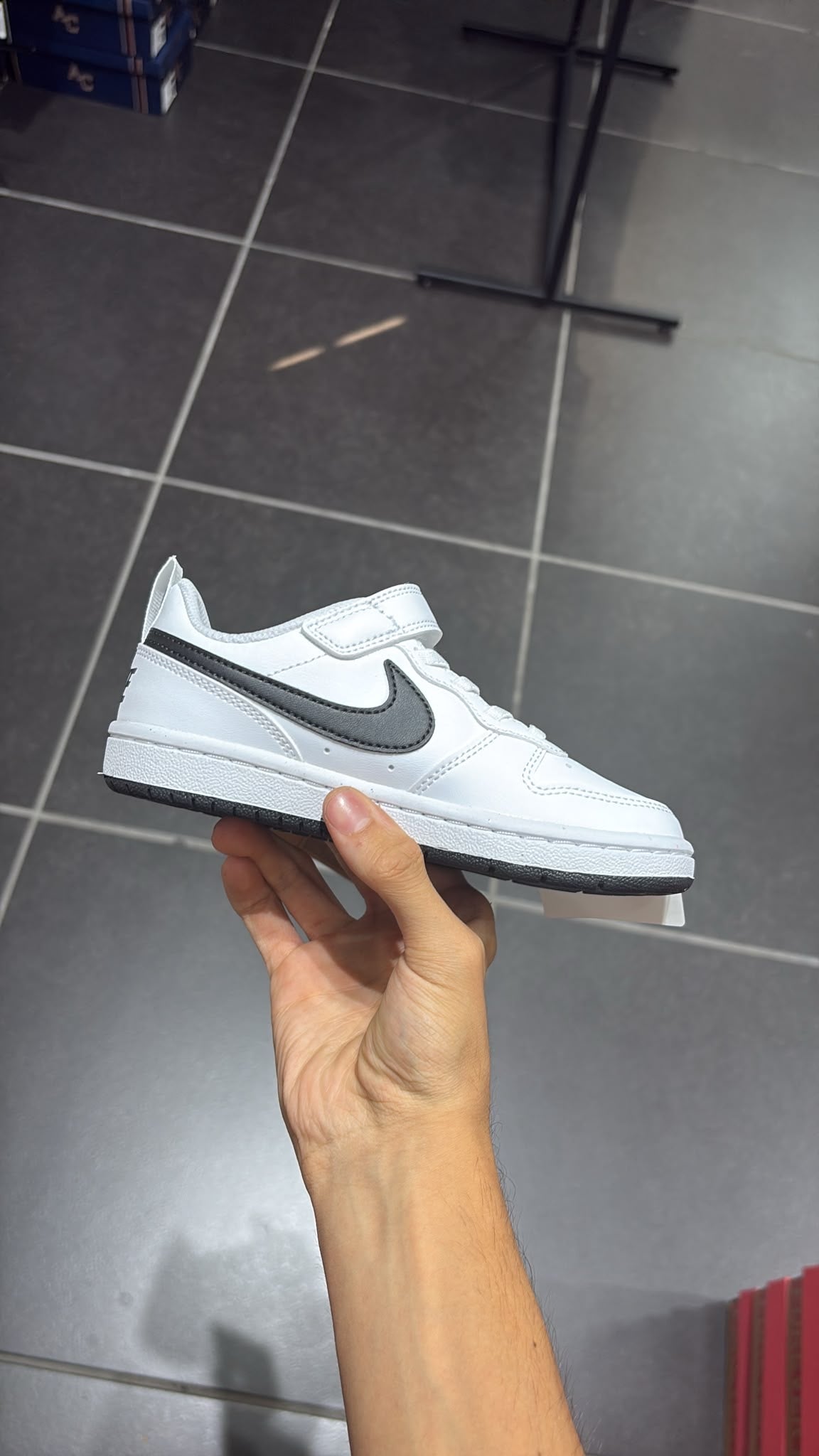 NIKE BLACK AND WHITE KIDS